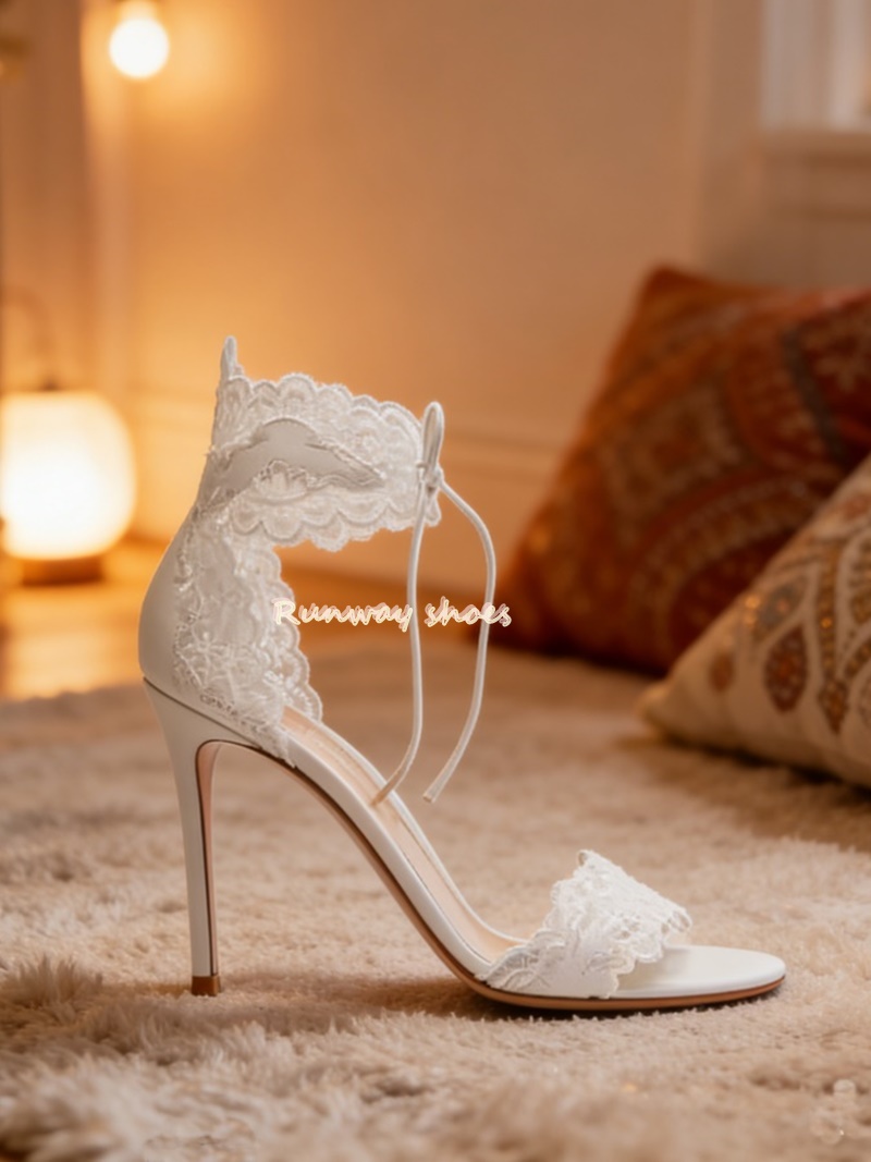 Wedding Fx - Sepatu Pernikahan Putih dengan Tali Gesper